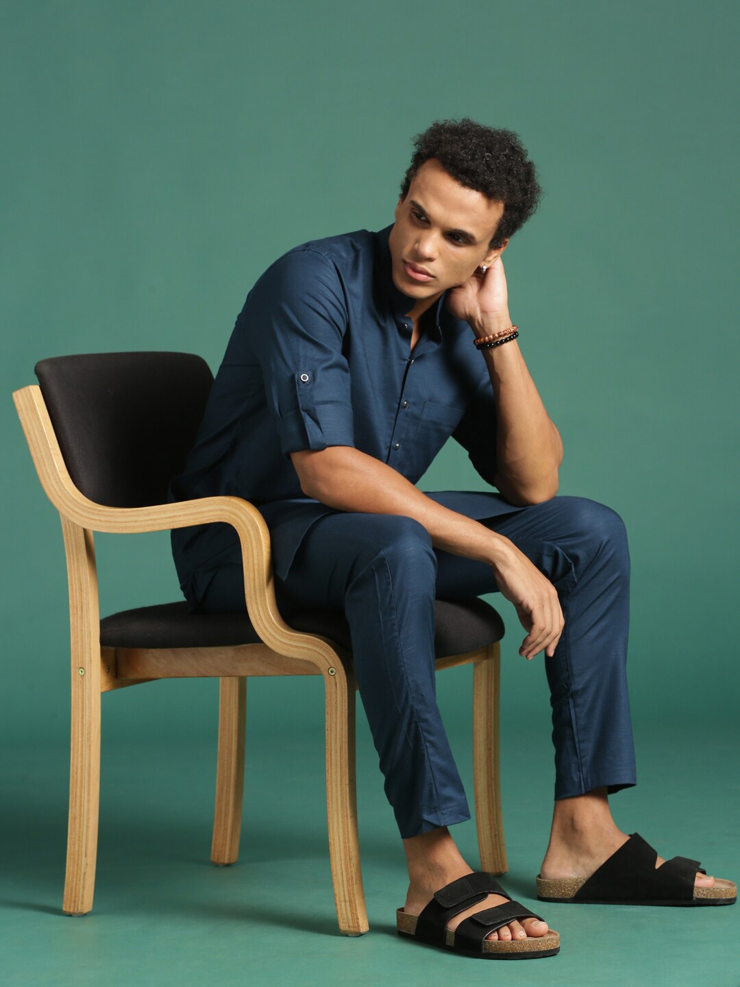 

Sangria Mandarin Collar Roll-Up Sleeves Straight Kurta With Trouser, Navy blue