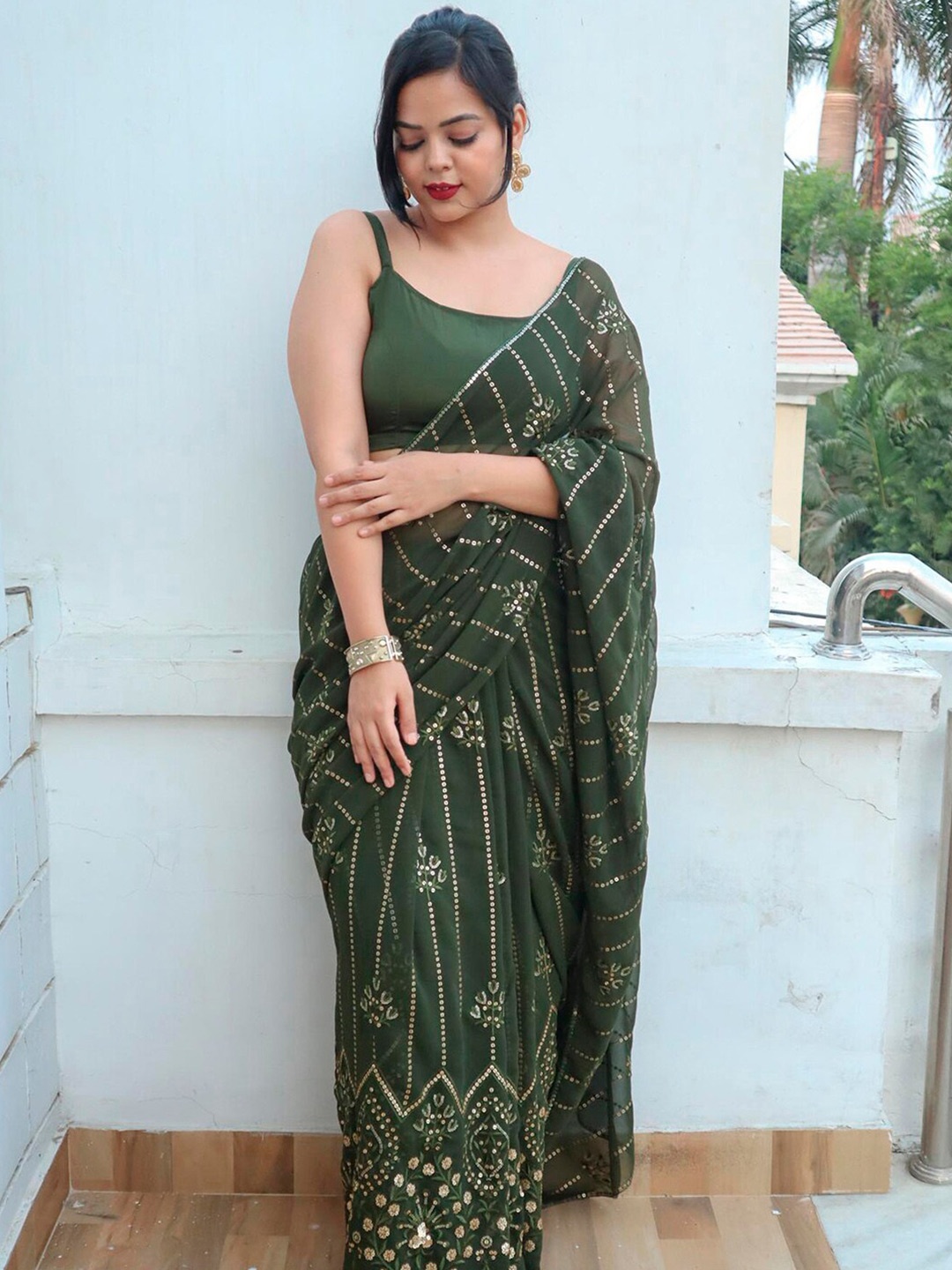 

Sangria Embellished Saree With Blouse Piece, Olive