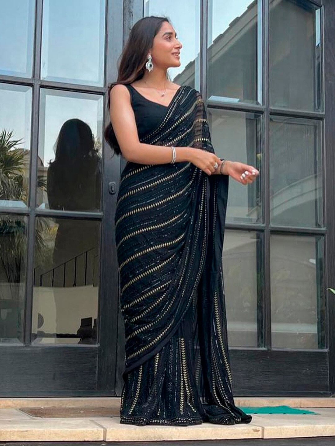 

Sangria Embellished Sequinned Pure Georgette Saree, Black