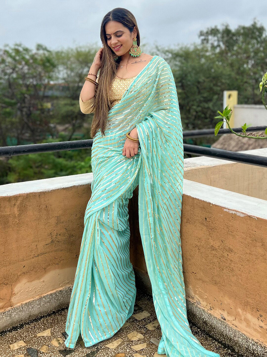 

Sangria Embellished Saree With Blouse Piece, Turquoise blue