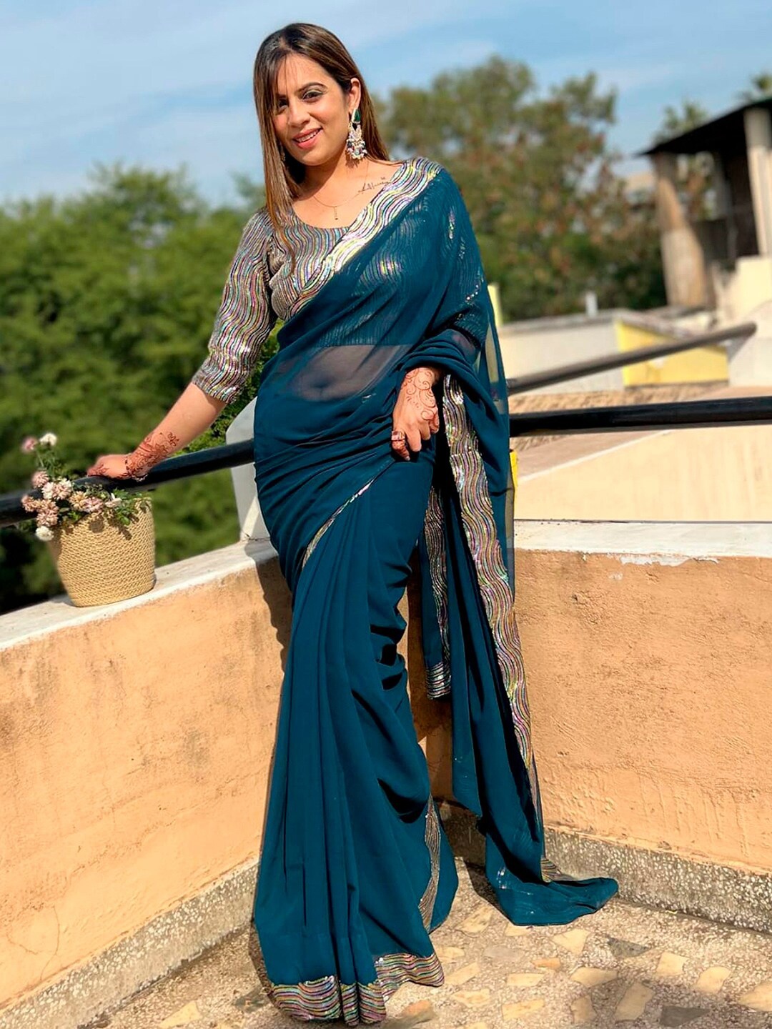 

Sangria Embellished Detail Saree With Blouse Piece, Teal