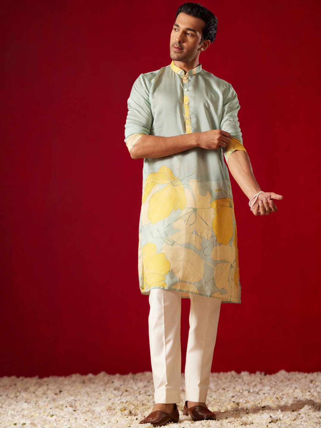 

VASTRAMAY Floral Printed Mandarin Collar Regular Kurta With Pyjamas, Blue