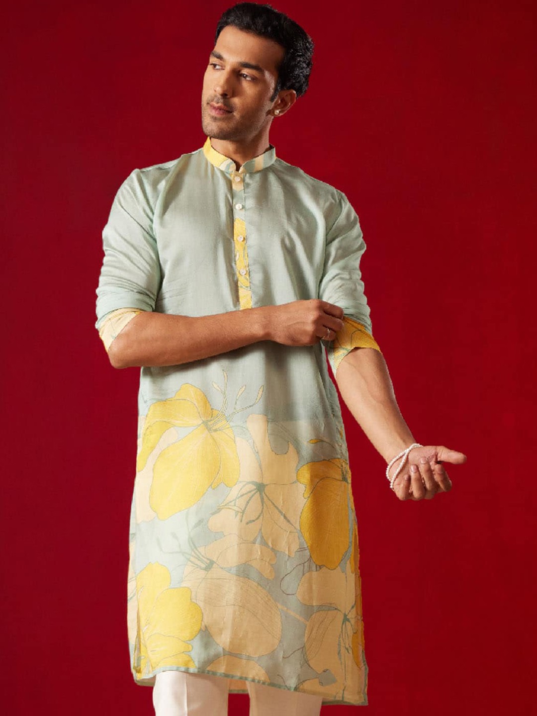 

SHVAAS by VASTRAMAY Floral Printed Mandarin Collar Straight Kurta, Yellow