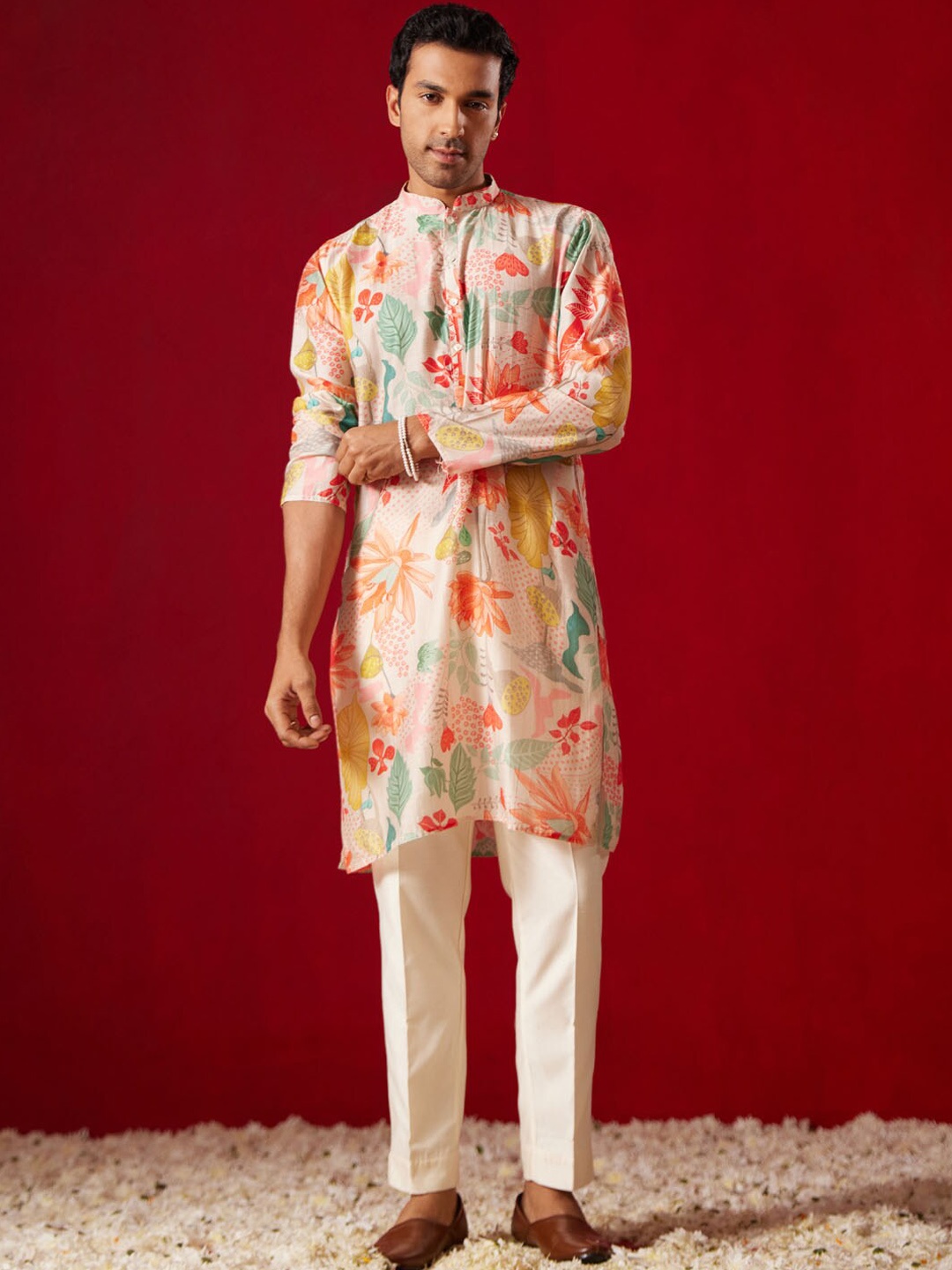 

VASTRAMAY Floral Printed Mandarin Collar Regular Kurta With Pyjamas, Pink