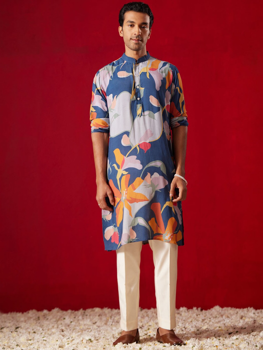 

VASTRAMAY Floral Printed Mandarin Collar Straight Kurta, Navy blue