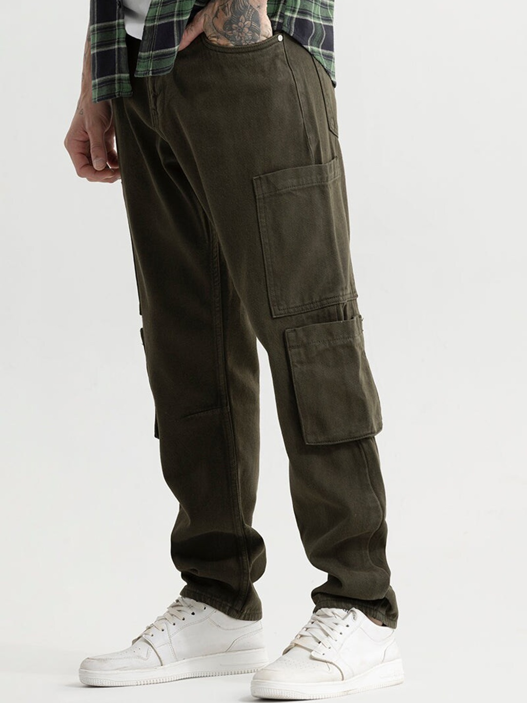 

Snitch Men Olive Green Baggy Fit Pure Cotton Cargo Jeans