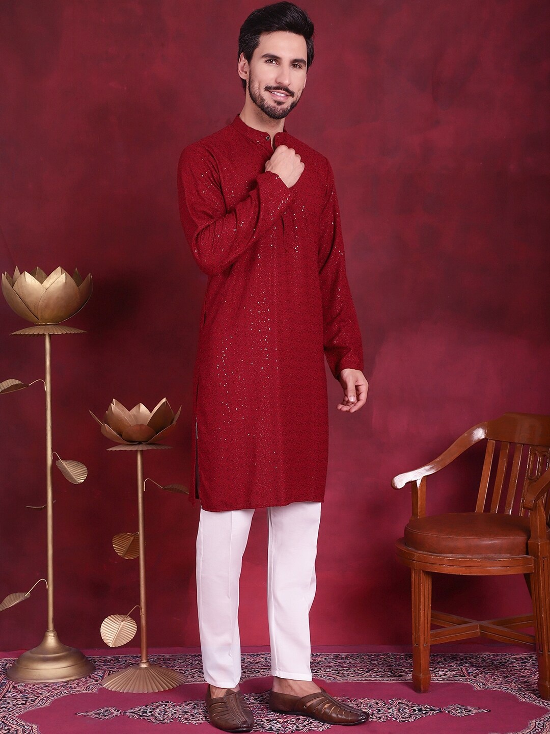 

Jompers Ethnic Motifs Embroidered Chikankari Kurta with Pyjamas, Maroon