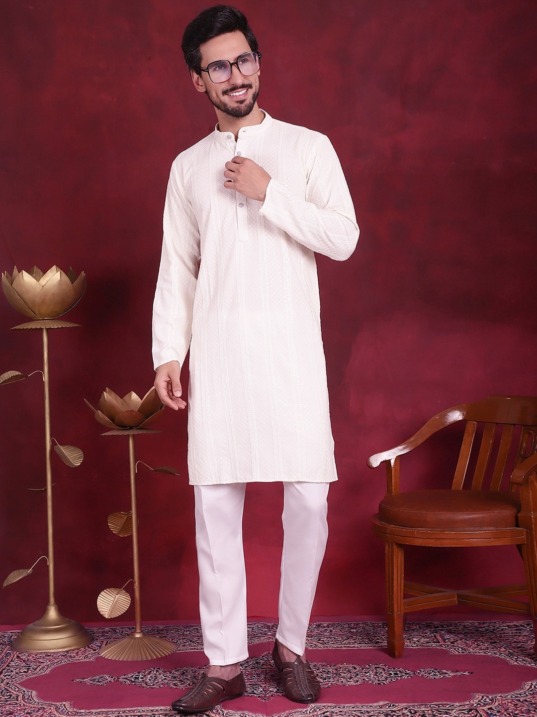 

Jompers Geometric Embroidered Mandarin Collar Chikankari Kurta with Pyjamas, White