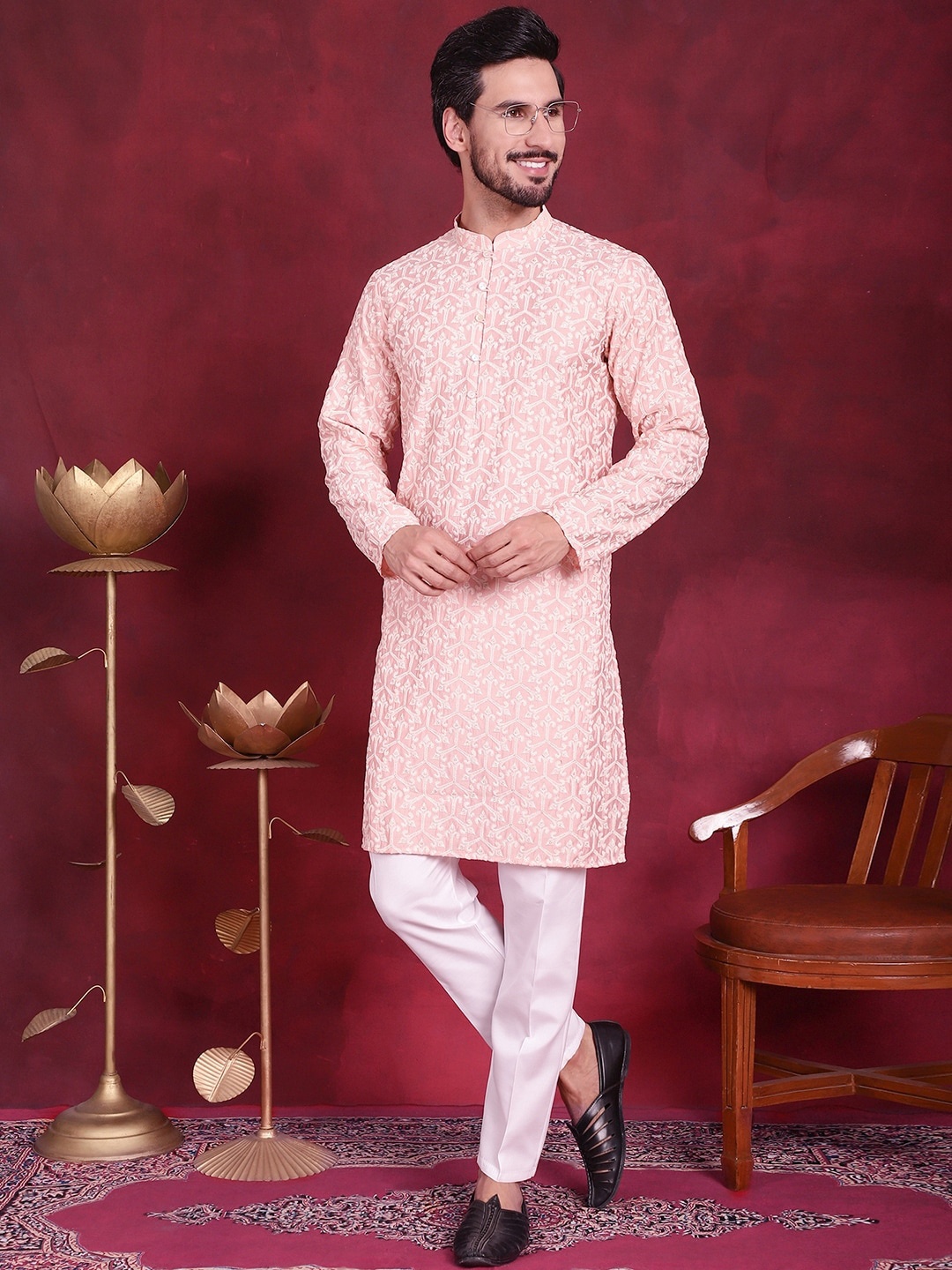 

Jompers Ethnic Motifs Embroidered Chikankari Kurta with Pyjamas, Pink