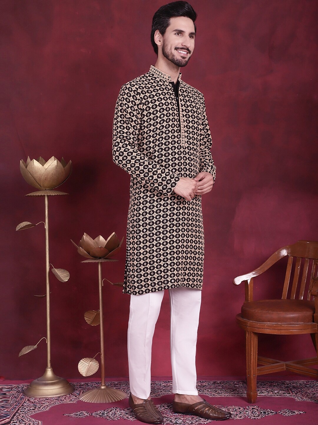 

Jompers Ethnic Motifs Embroidered Mandarin Collar Kurta with Pyjamas, Black