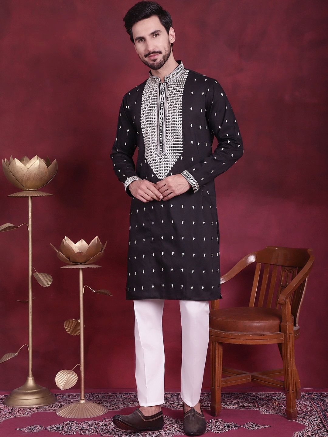 

Jompers Ethnic Motifs Embroidered Mandarin Collar Kurta with Pyjamas, Black
