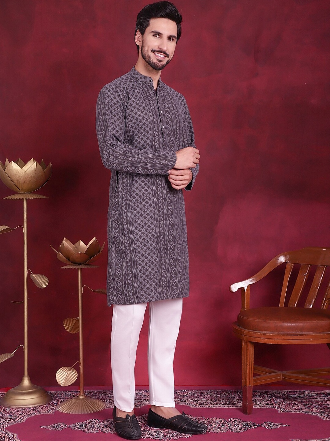 

Jompers Ethnic Motifs Embroidered Chikankari Kurta with Pyjamas, Grey