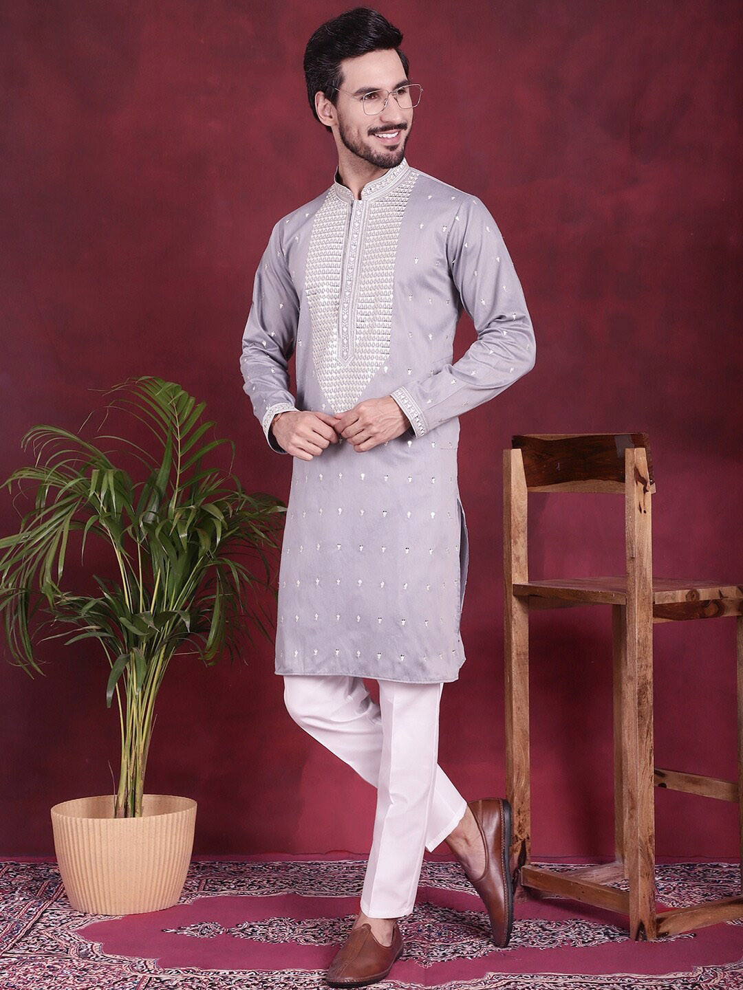 

Jompers Ethnic Motifs Embroidered Mandarin Collar Sequinned Straight Kurta with Trousers, Grey