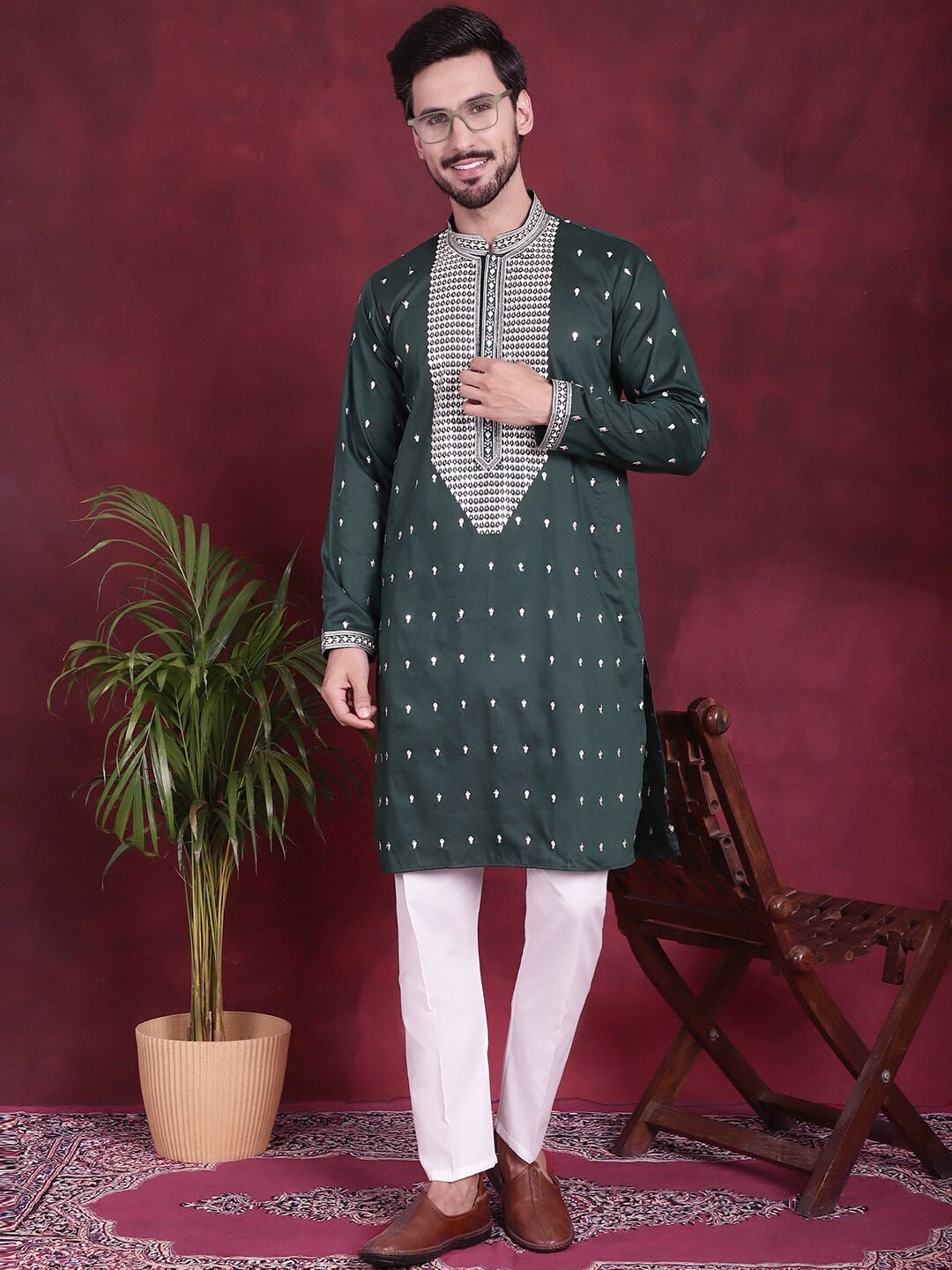 

Jompers Ethnic Motifs Embroidered Sequinned Kurta with Pyjamas, Olive