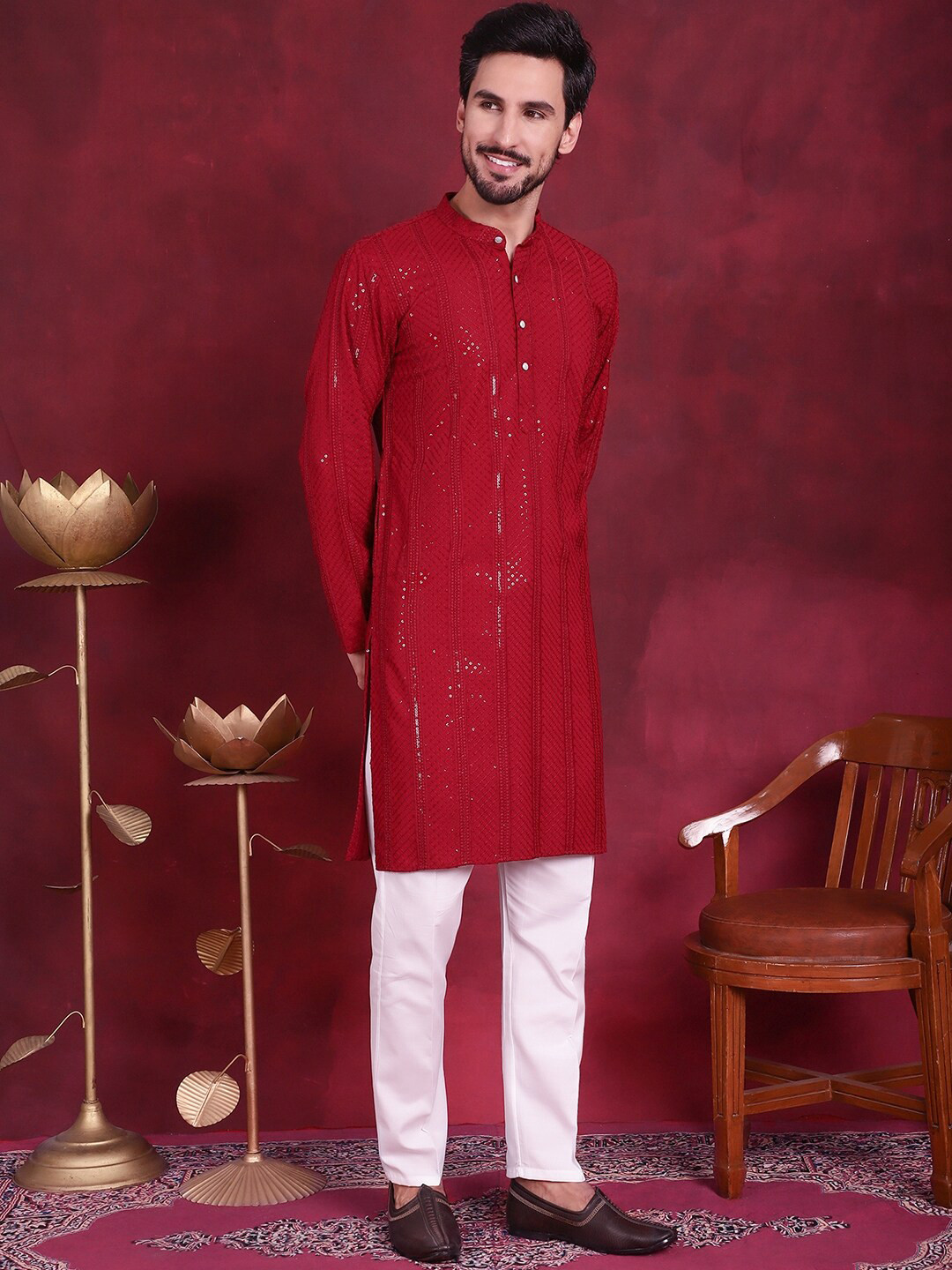 

Jompers Geometric Chikankari Embroidered Band Collar Collar Long Sleeve Sequins Kurta Set, Red