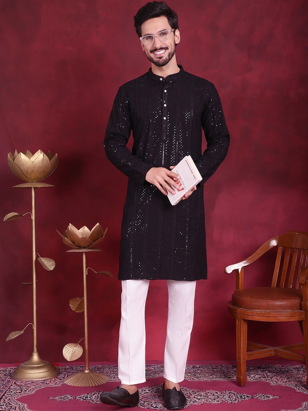 

Jompers Ethnic Motifs Embroidered Chikankari Kurta with Pyjamas, Black