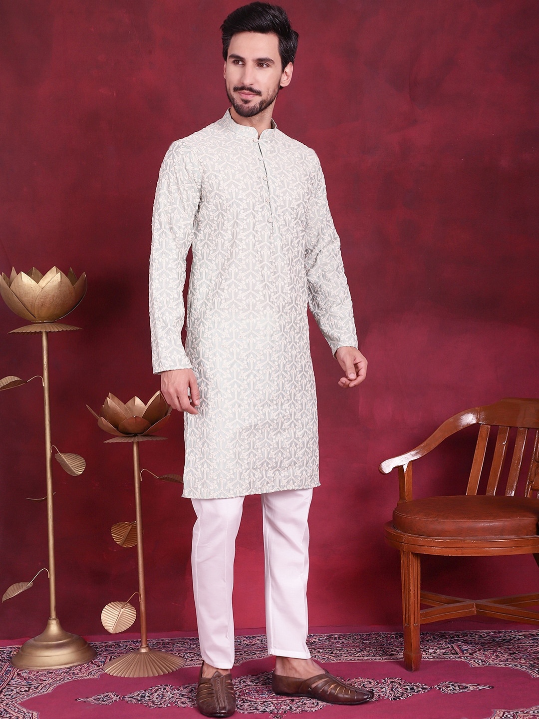 

Jompers Ethnic Motifs Embroidered Chikankari Kurta with Pyjamas, Green