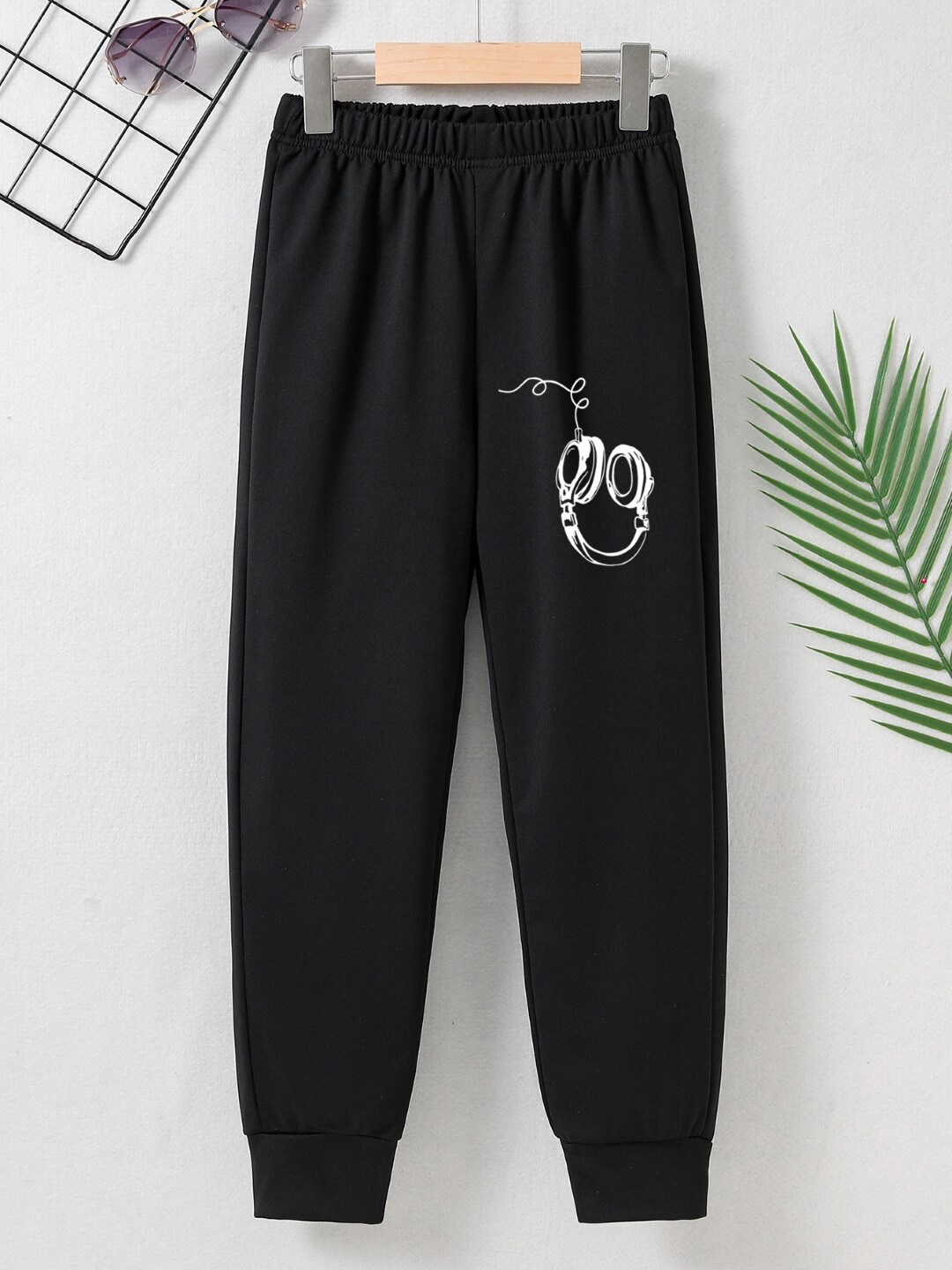 

StyleCast Boys Black Graphic Printed Mid Rise Joggers