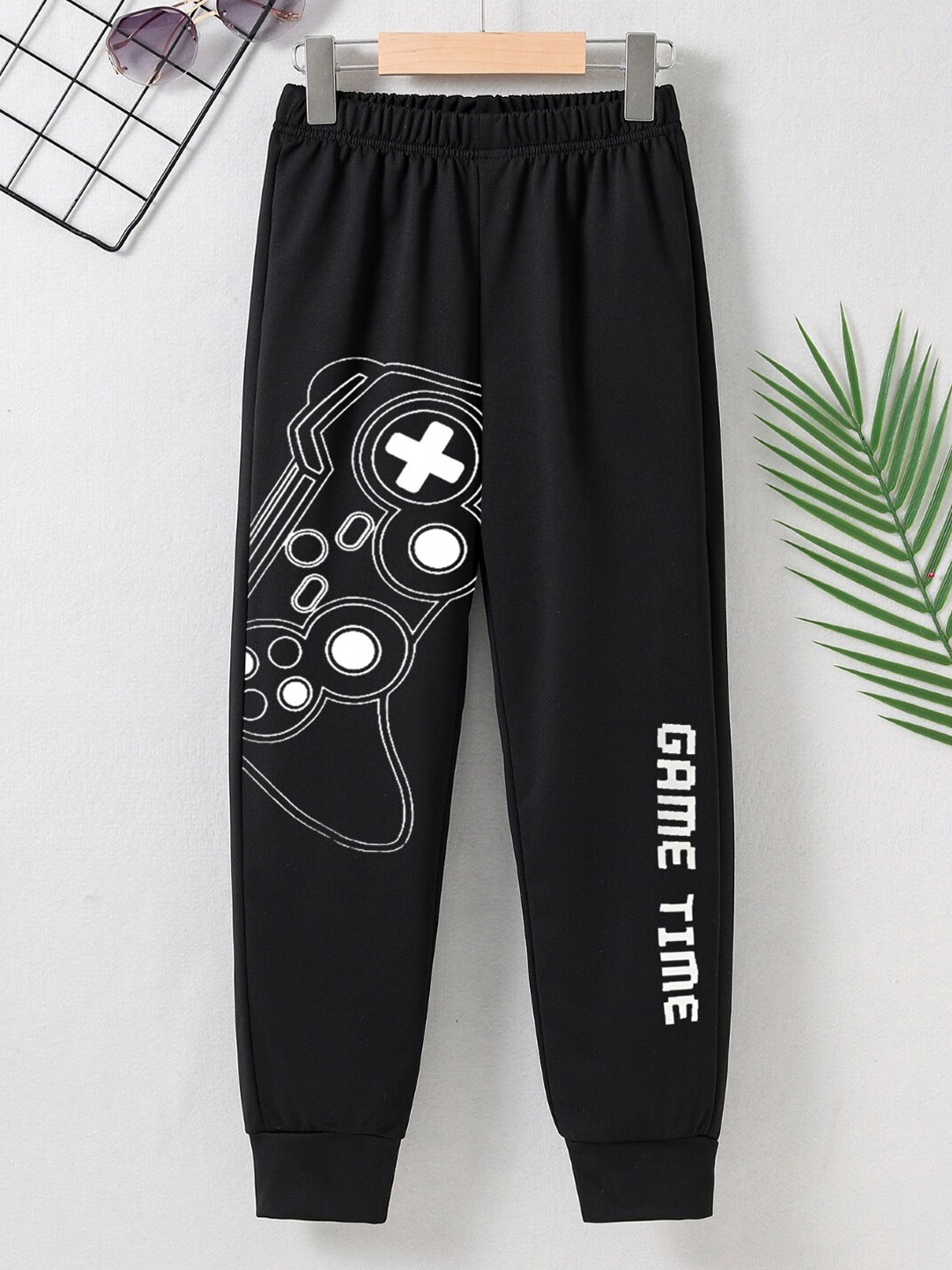 

StyleCast Boys Black Graphic Printed Mid Rise Joggers