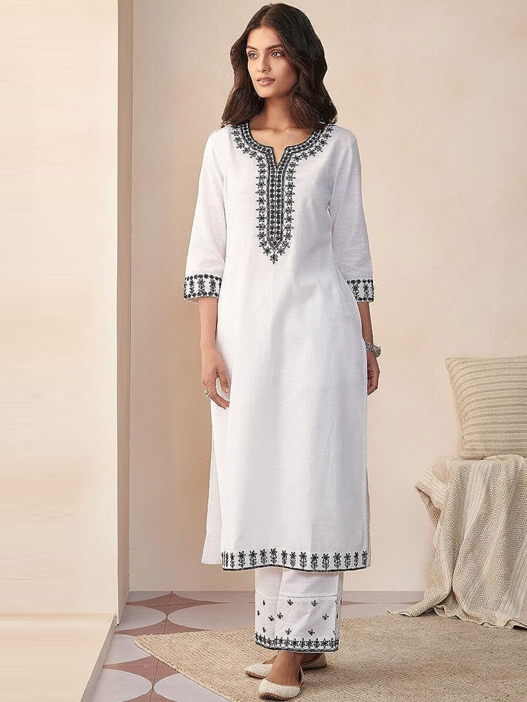 

PERFECTBLUE Ethnic Motifs Embroidered Kurta With Palazzos, White