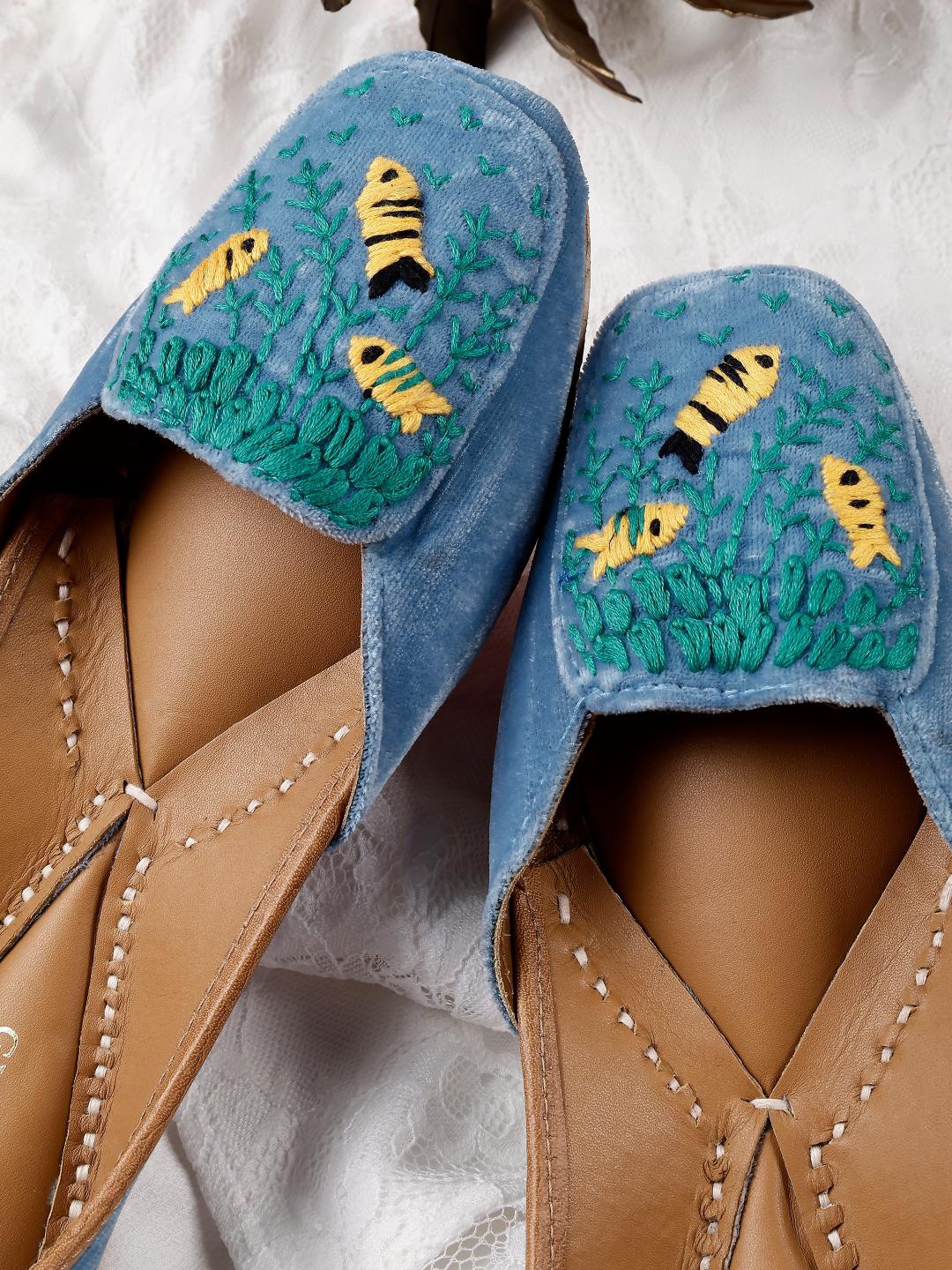 

GLAM STORY Embroidered Velvet Slip-On Mojaris, Blue