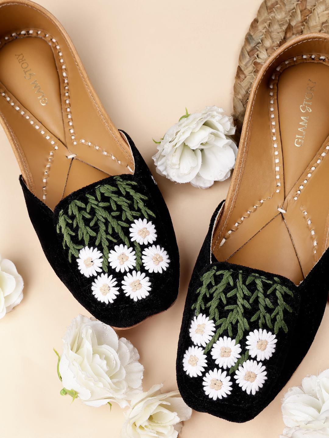 

GLAM STORY Floral Embroidered Square Toe Mojaris, Black