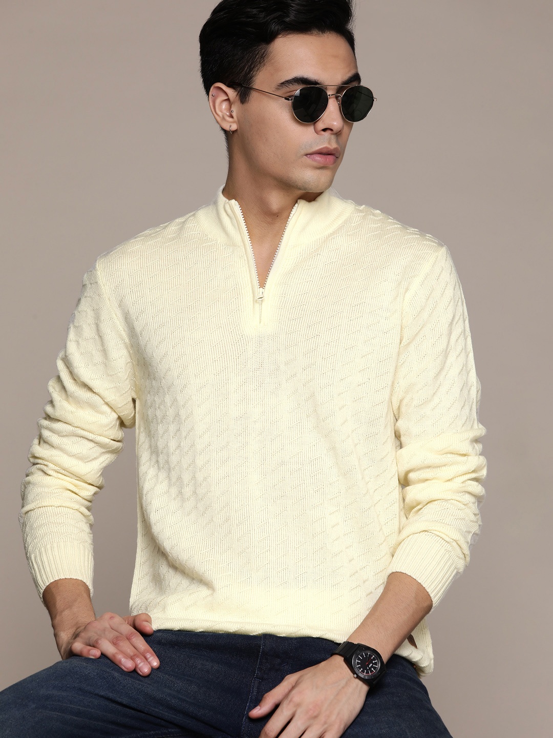 

Roadster Men Geometric Pullover with Zip Detail, Yellow