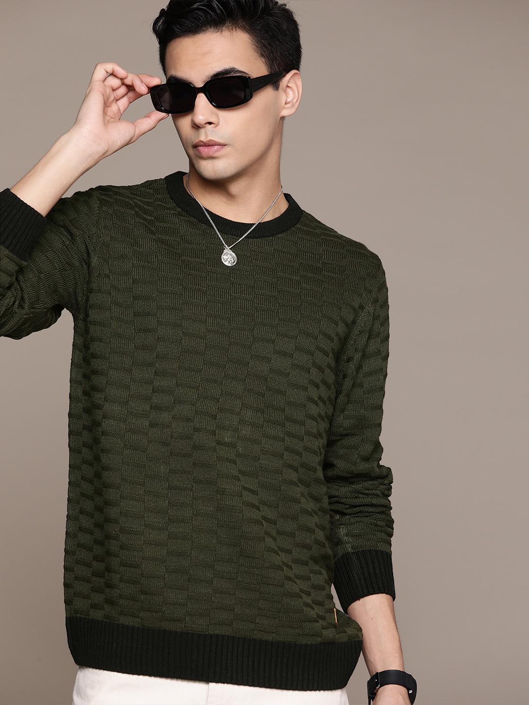 

Roadster Men Solid Pullover, Olive