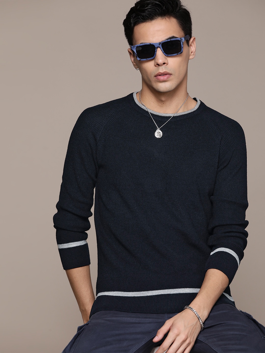 

Roadster Men Solid Pullover, Navy blue
