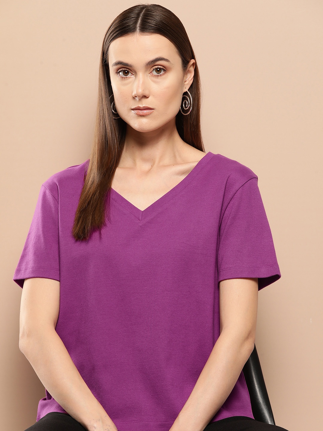 

INVICTUS Solid V-Neck T-shirt, Purple