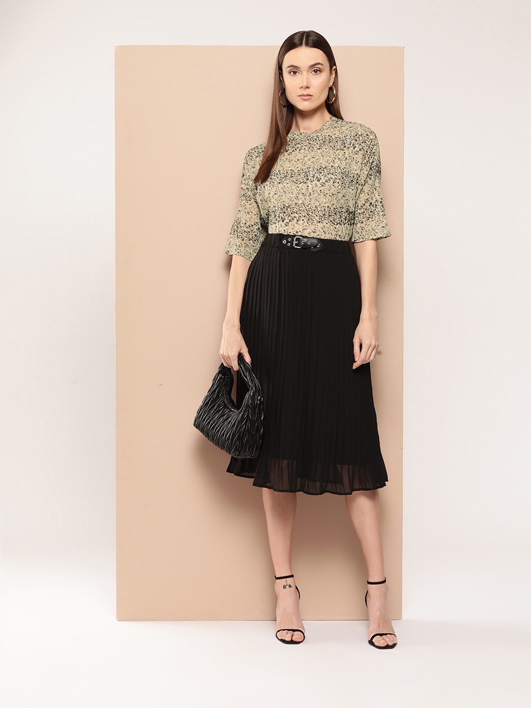 

INVICTUS Oversized Floral Printed Drop-Shoulder Sleeves T-shirt, Olive