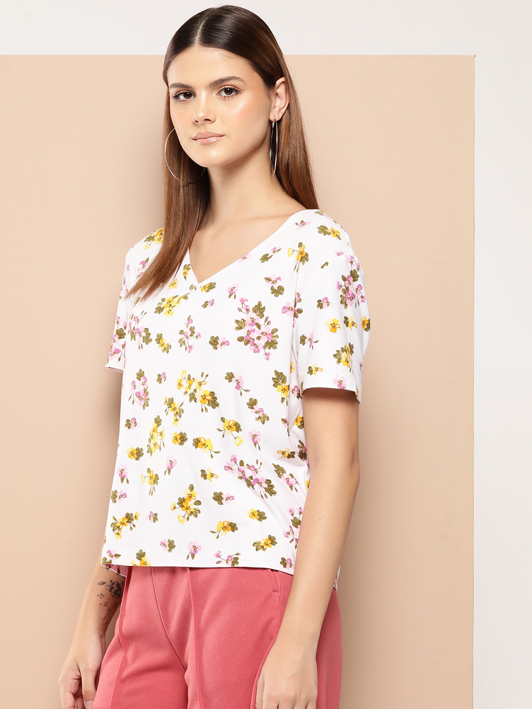 

INVICTUS Floral Print Top, White