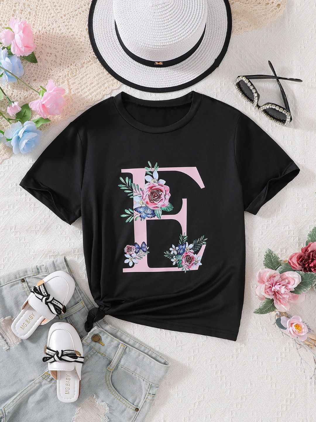 

StyleCast Girls Black Grahic Printed T-shirt