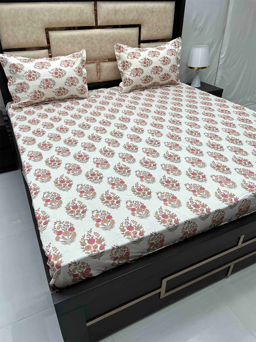 

Pure Decor Gem White Floral Cotton 260 TC King Fitted Bedsheet with 2 Pillow Covers