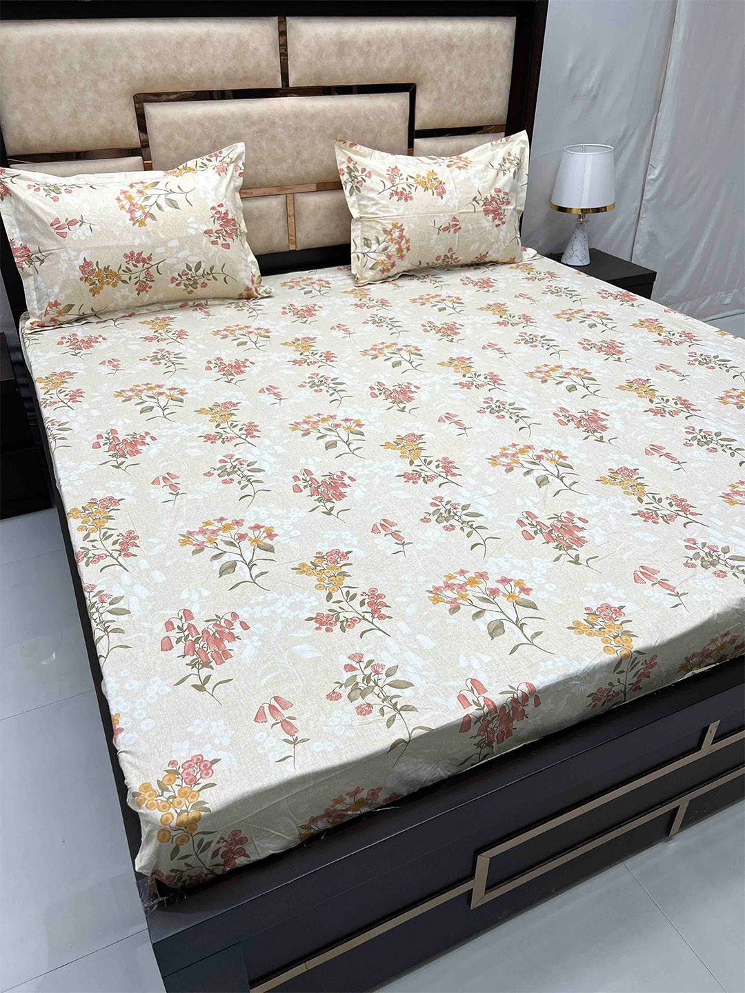 

Pure Decor Gem Cream-Coloured Floral Cotton 260 TC King Fitted Bedsheet & 2 Pillow Covers