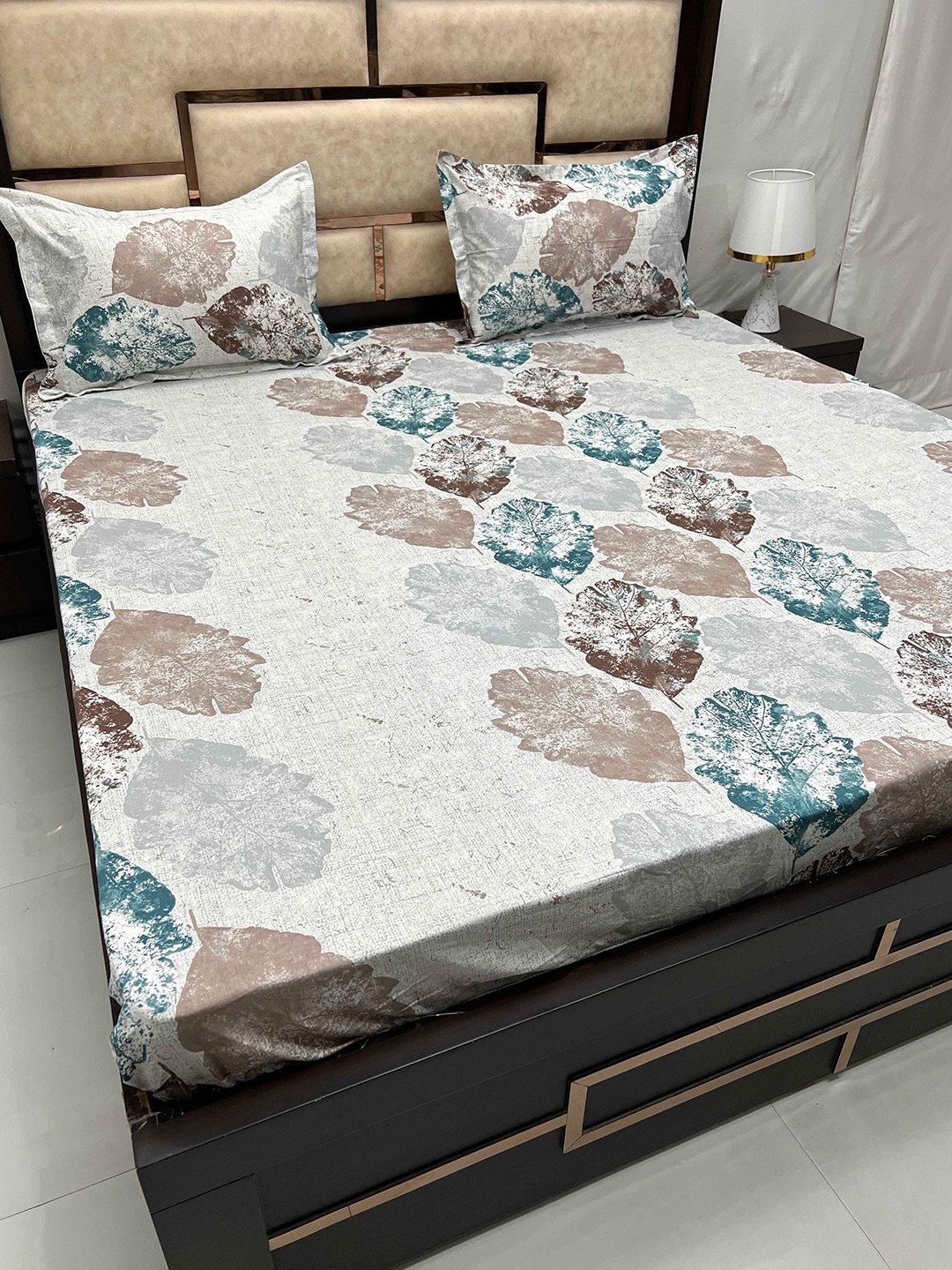 

Pure Decor Gem White Floral Cotton 260 TC King Fitted Bedsheet with 2 Pillow Covers, Blue