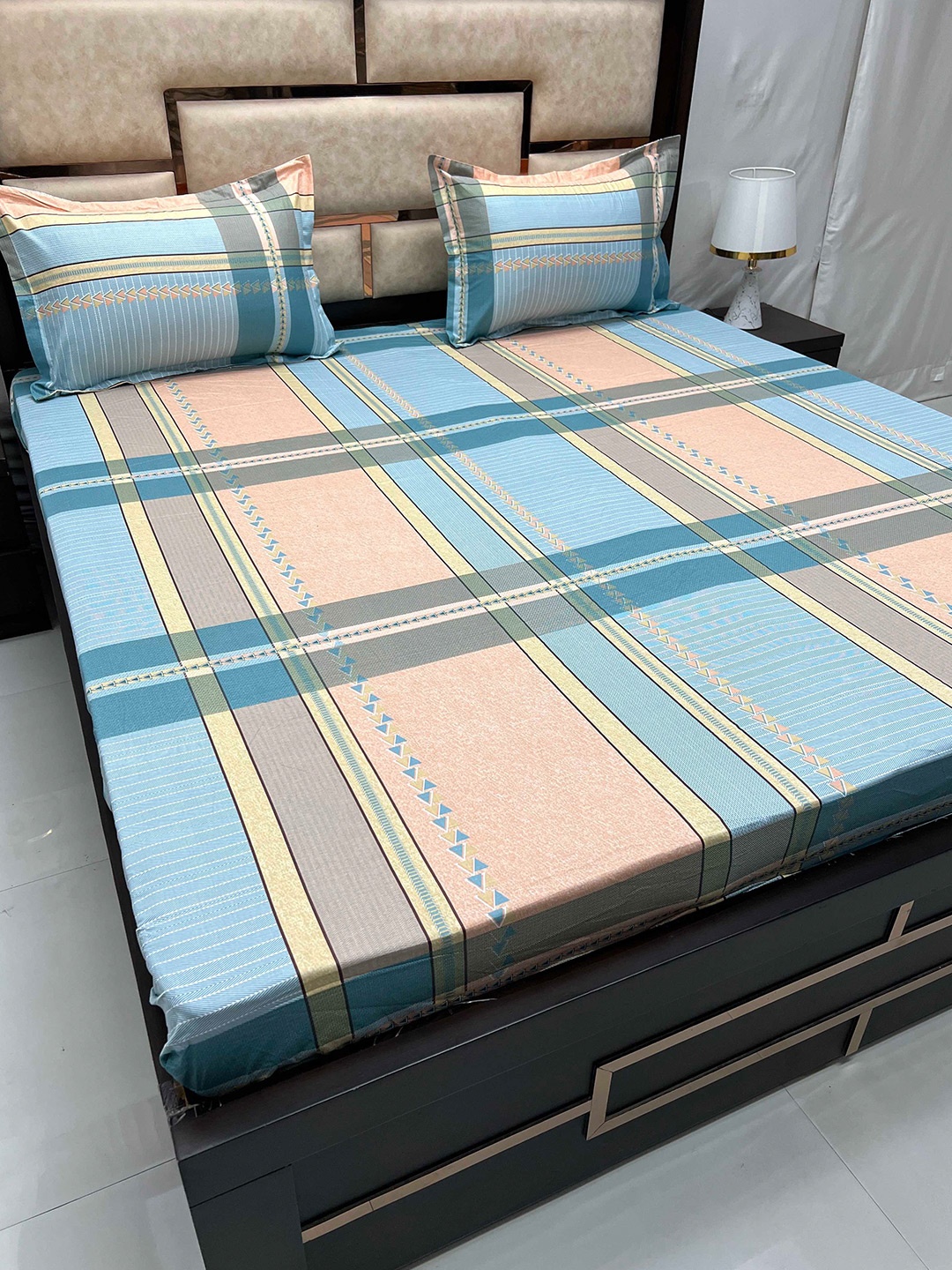 

Pure Decor Gem Blue Geometric Cotton 260 TC King Bedsheet with 2 Pillow Covers