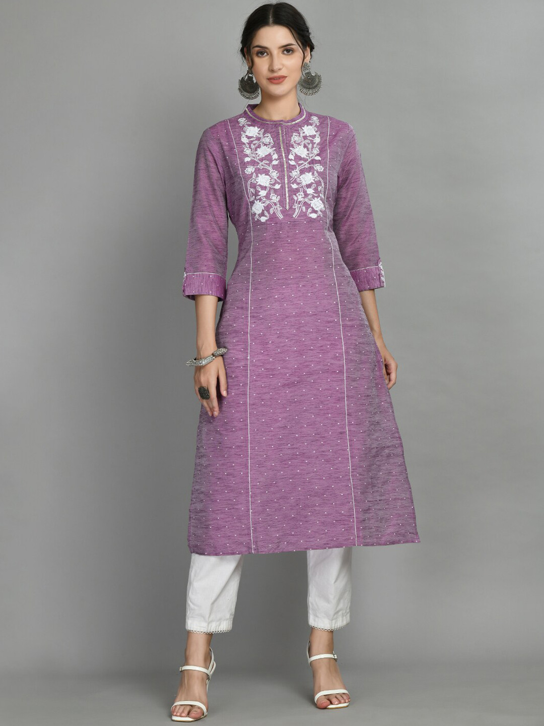 

DOISA Floral Embroidered Yoke Design Thread Work Straight Kurta, Purple