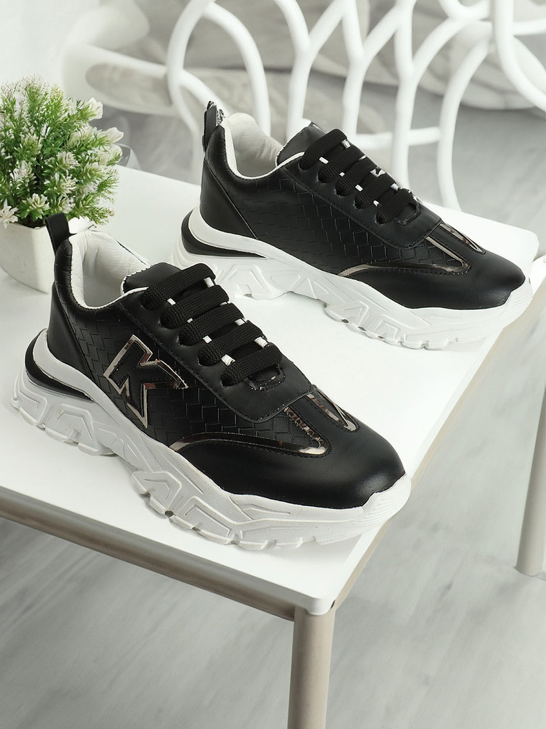 

KRAASA Women Textured Lace-Up Sneakers, Black