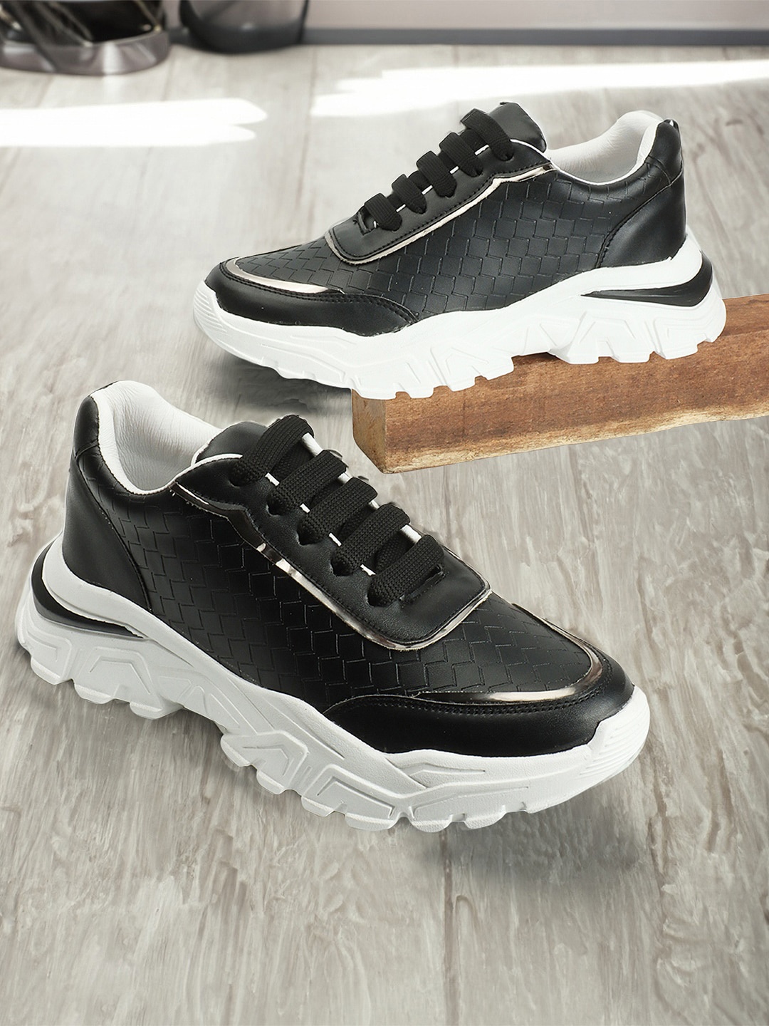 

KRAASA Women Textured Lace-Up Sneakers, Black