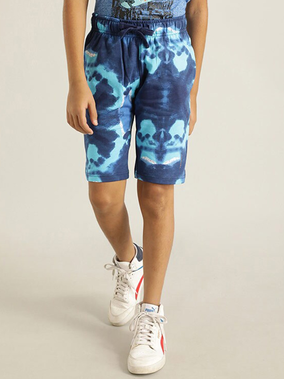 

Indian Terrain Boys Abstract Printed Pure Cotton Regular Shorts, Blue