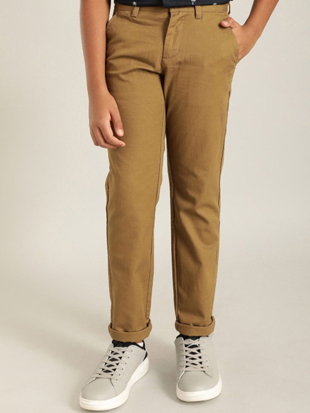 

Indian Terrain Boys Reguar Fit Mid-Rise Pure Cotton Trousers, Khaki