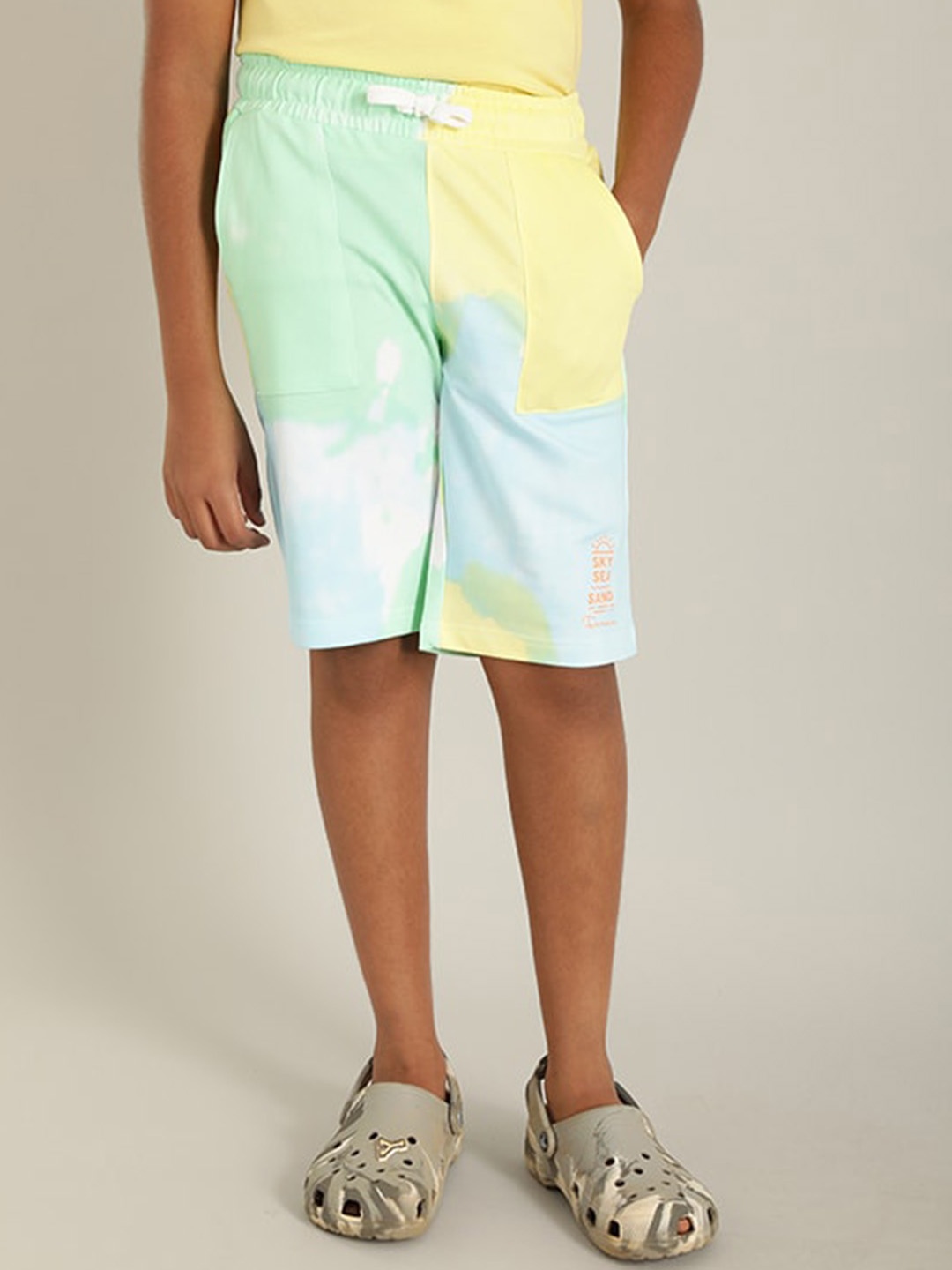

Indian Terrain Boys Abstract Printed Mid Rise Cotton Shorts, Green