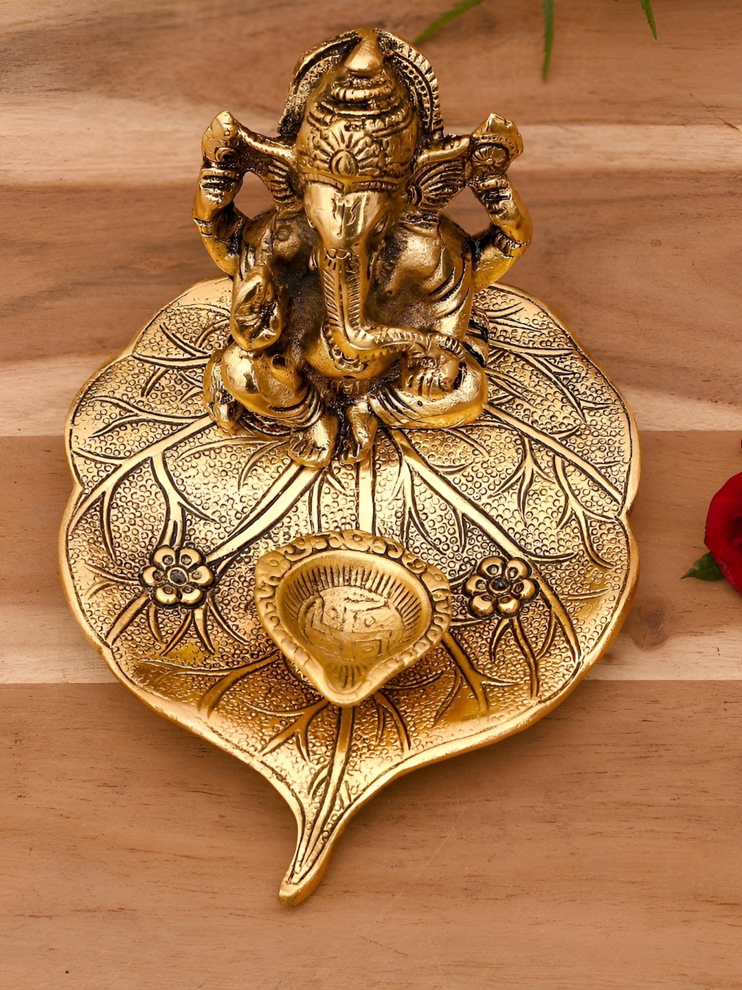 

INTERNATIONAL GIFT Yellow Leaf Ganesh God Idol Statue Home Gift Set, Gold