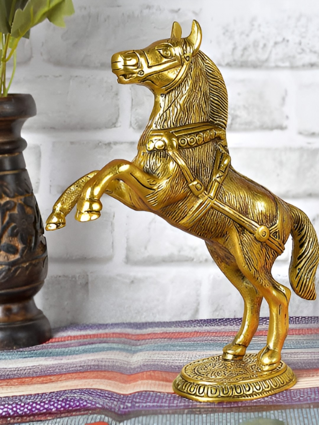 

INTERNATIONAL GIFT Gold Toned Horse Statue Showpiece
