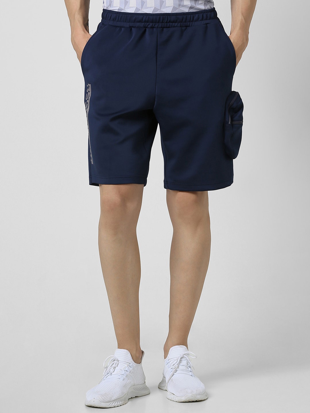 

Van Heusen Men Mid-Rise Sports Shorts, Navy blue