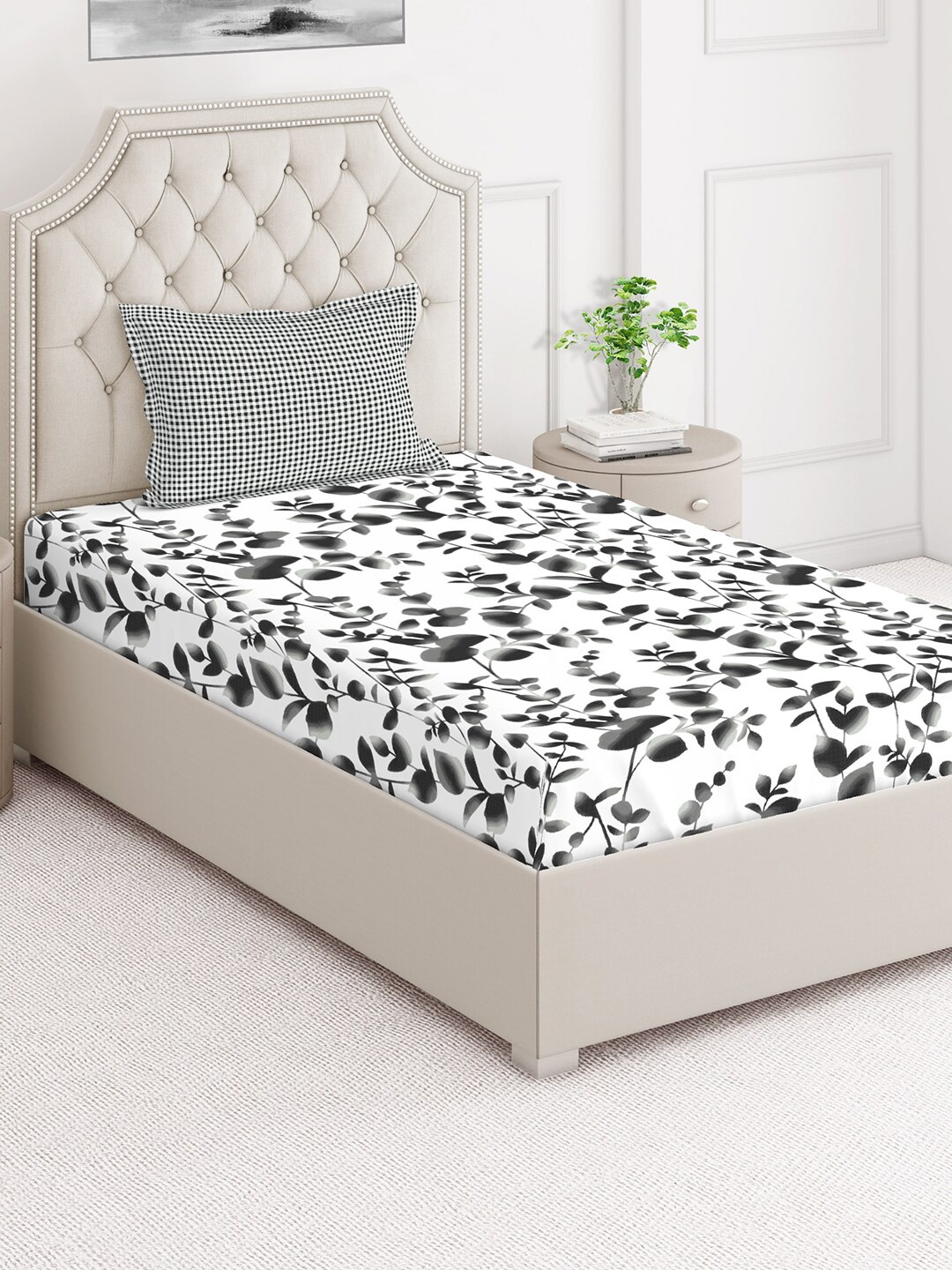 

Layers Black Floral 152 TC Single Bedsheet with 2 Pillow Covers