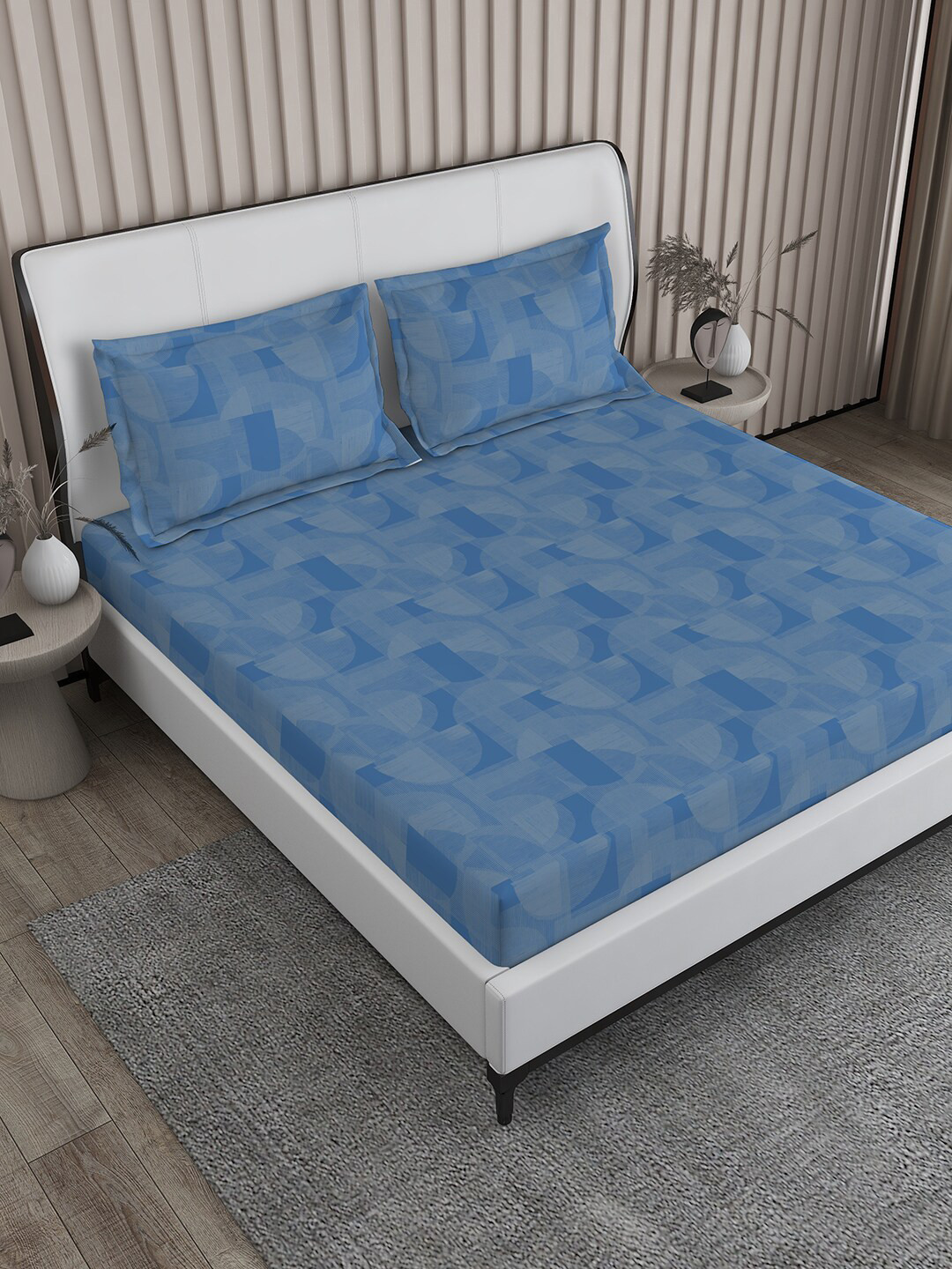 

Boutique Living India Riviera Blue Geometric Cotton 152 TC King Bedsheet & Pillow Covers
