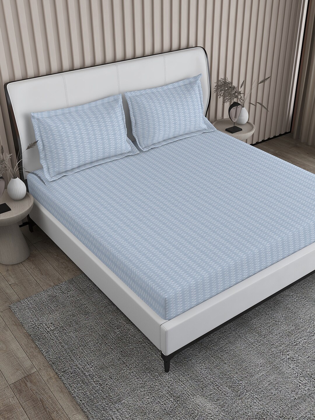

Boutique Living India Iris Gaze Blue Abstract 160 TC Super King Bedsheet & 2 Pillow Covers