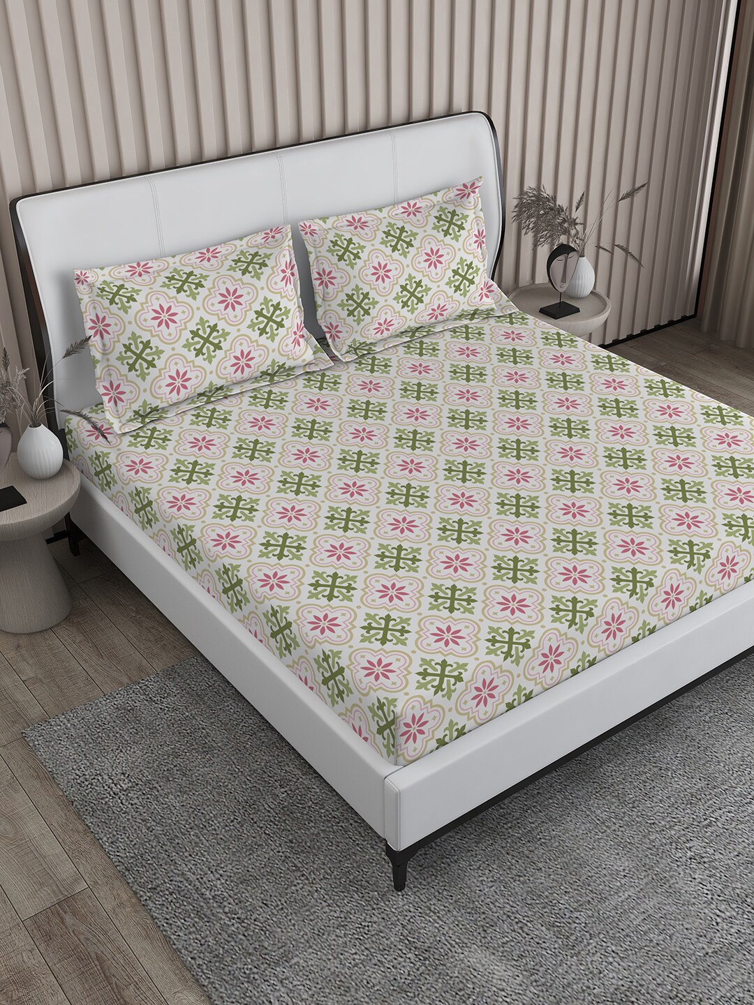 

Boutique Living India Green Ethnic Motifs 152 TC King Bedsheet with 2 Pillow Covers